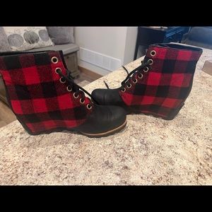 Sorel boots. 9.5 Rare Hard to Find